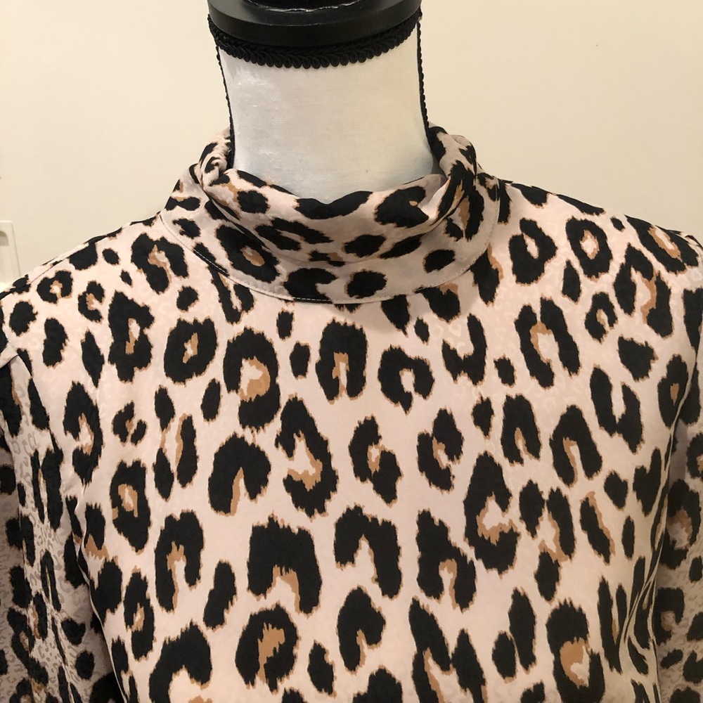 Ann Taylor, NWOT, closes in back, you can tie bow in back or bring to front.